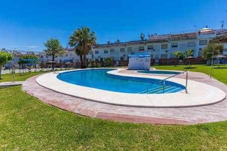 Casa Grande Piscina Y Garaje Vakantiehuis